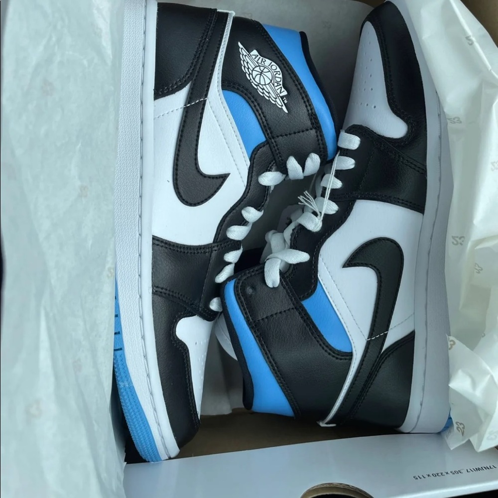 Womens Jordan 1 University Black White